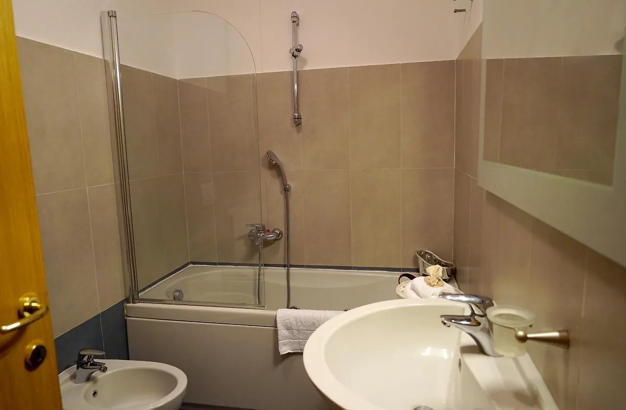 Duomo Apartment Milano İtalya